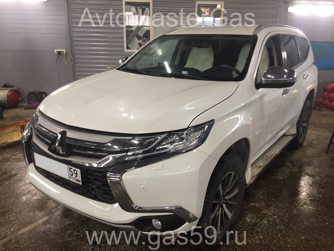 Установка ГБО на Mitsubishi Pajero 2018г., ГБО 4 поколения, пропан LANDIRENZO (Италия), двигатель 3.0л. 6 цилиндров