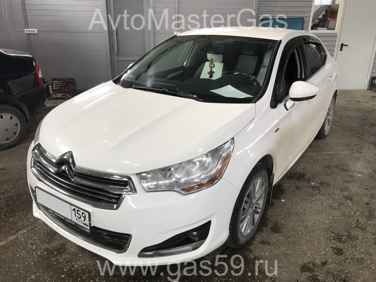 Монтаж ГБО на Citroen C4 2013г., ГБО 4 поколения, пропан LANDIRENZO (Италия), VTi двигатель 1.6л. 4 цилиндра, 120 л.с.