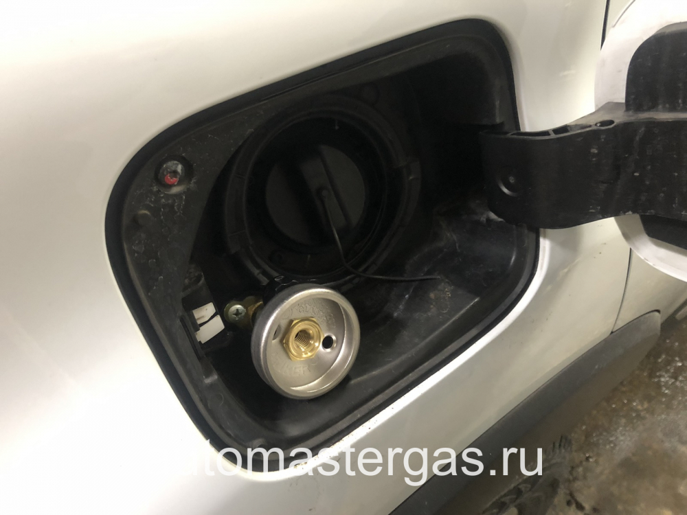 Монтаж ГБО на Renault Kaptur 2016г., ГБО 4 поколения, пропан AEB (Италия), двигатель 2.0л. 4 цилиндра